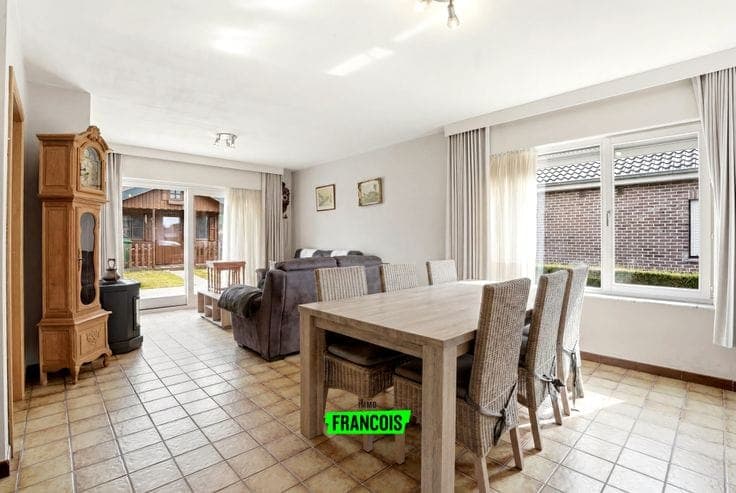 Quietly situated bungalow near the center of Proven for sale