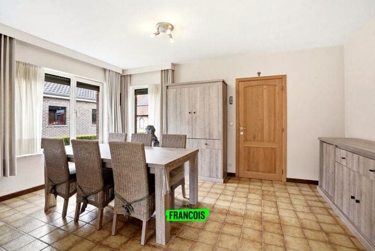 Quietly situated bungalow near the center of Proven for sale