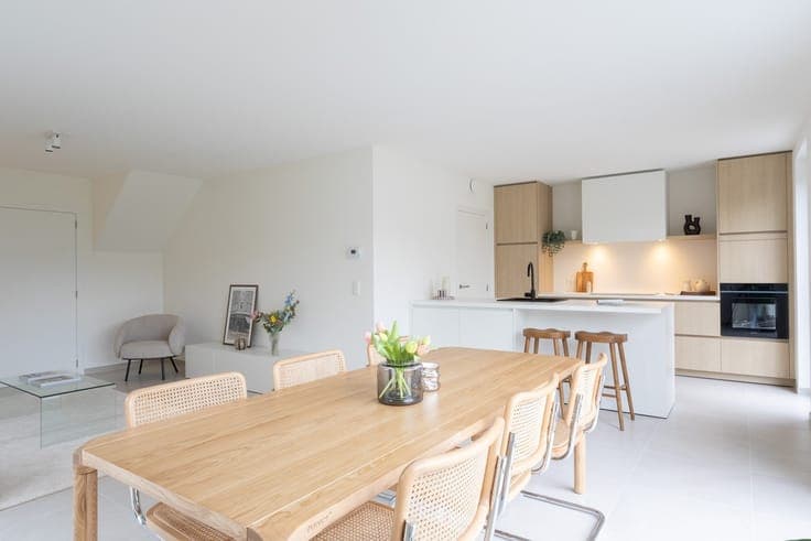 Energy-efficient new build homes with large gardens in Gr...