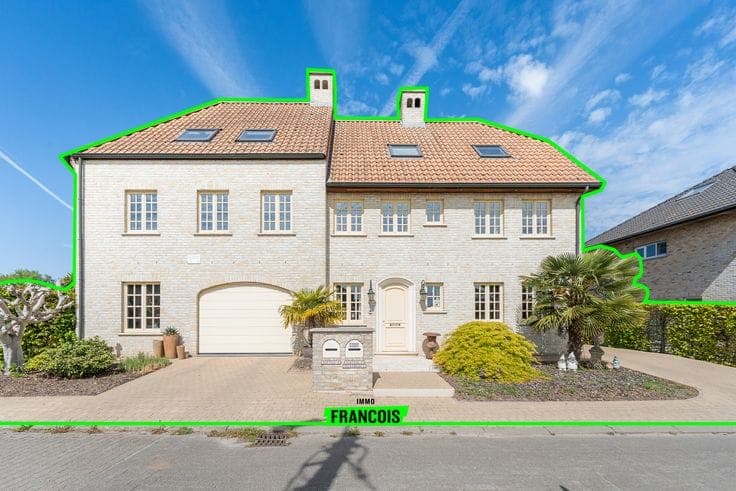 Spacious pastorystyle home with kangaroo living potential i…
