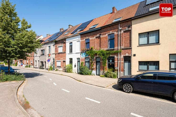 Woning met 4 slaapkamers en tuin.