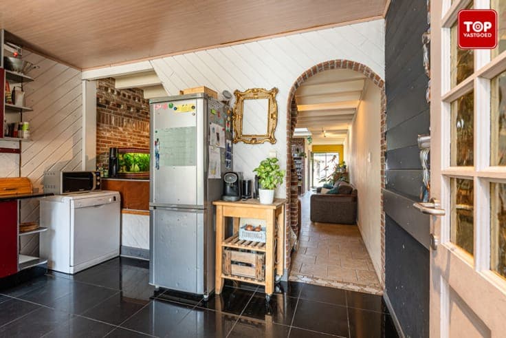 Woning met 4 slaapkamers en tuin.