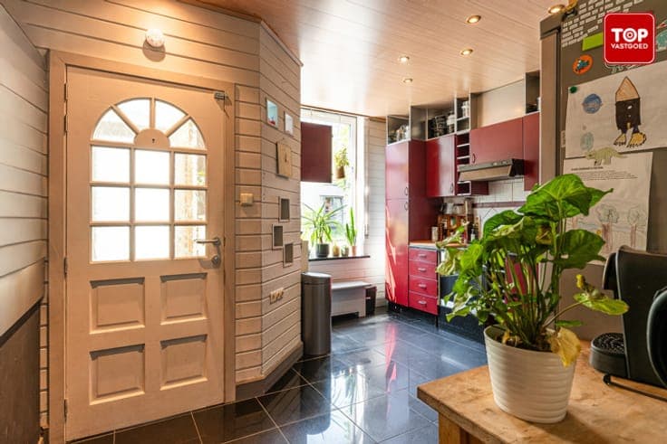 Woning met 4 slaapkamers en tuin.