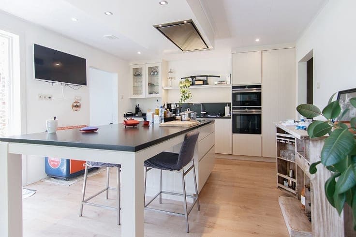 Rustig gelegen, ruime woning op een perceel van 6 aren 65...