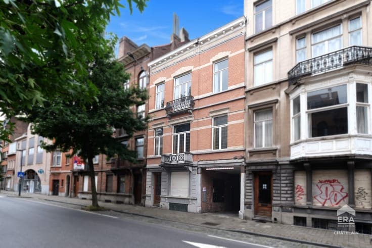 Superb townhouse in need of renovation for sale in Ixelles