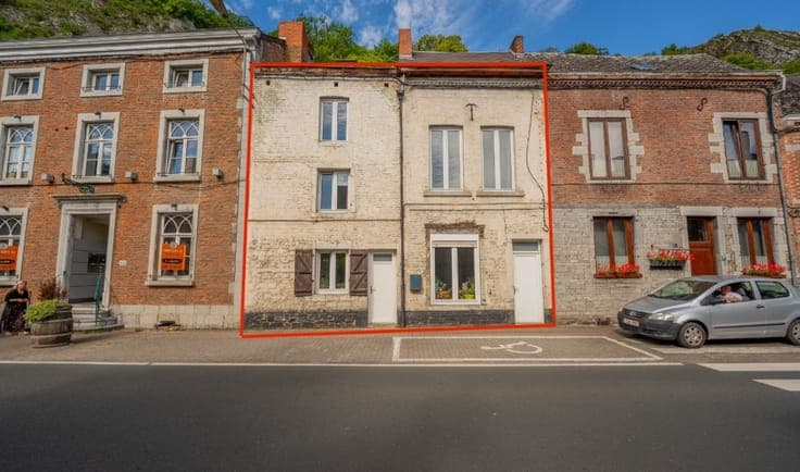 5-bedroom house in need of renovation in Dinant