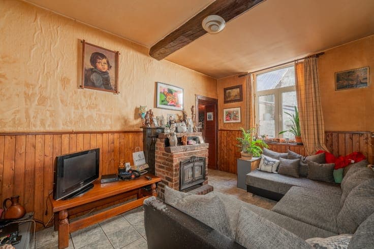 5-bedroom house in need of renovation in Dinant