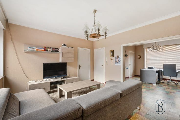 Te renoveren gezinswoning met 3 slaapkamers en grote tuin!