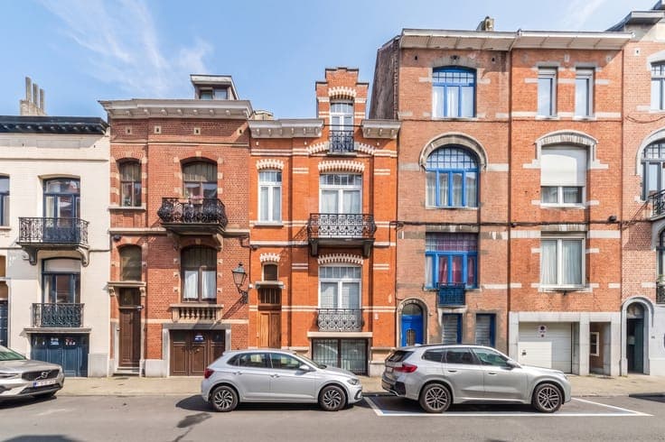 Superb mansion with independent flat or professional space