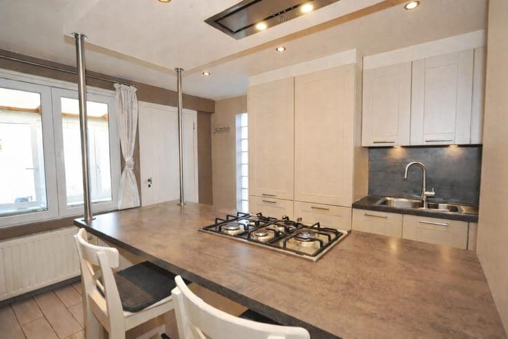 Ready-to-move-in bel étage, ideally located in Buizingen.