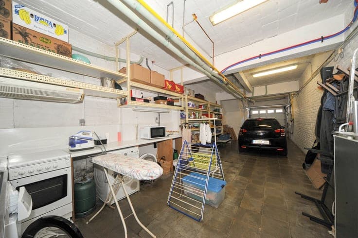 Ready-to-move-in bel étage, ideally located in Buizingen.