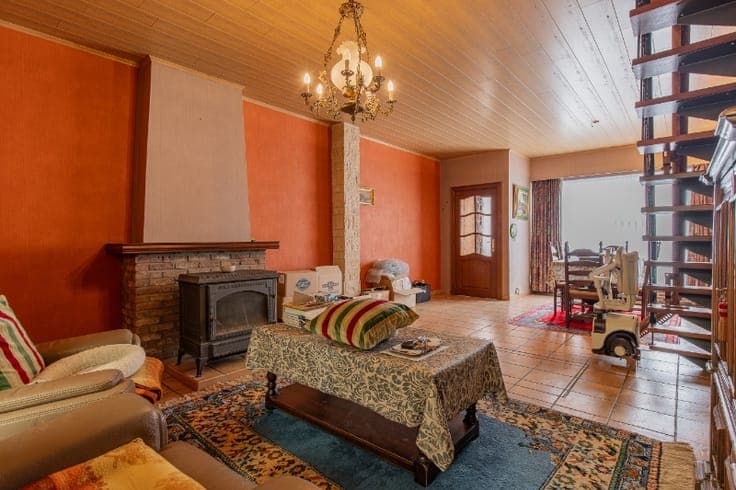 Charming family home with surprisingly spacious interiors...