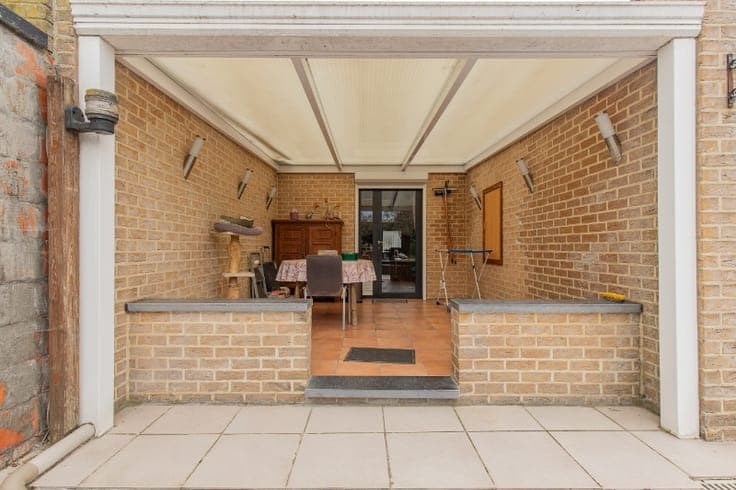 Charming family home with surprisingly spacious interiors...