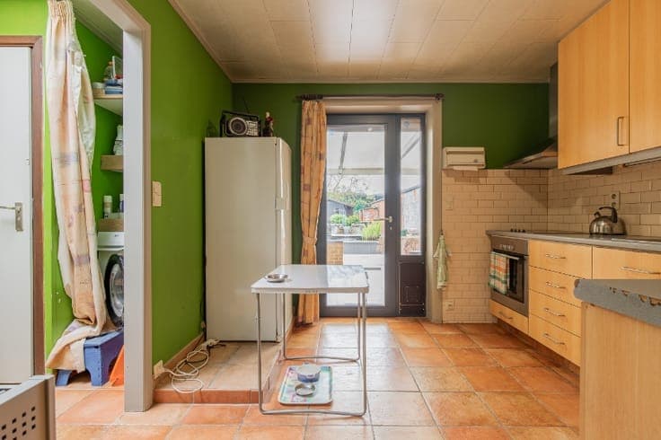 Charming family home with surprisingly spacious interiors...
