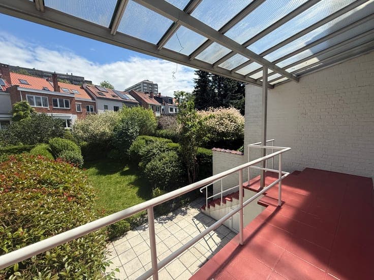 3 bdr house with garage and garden