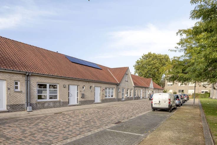 Ready-to-move house with garden for sale in the heart of Sin