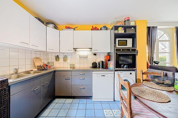 WEZEMBEEK-OPPEM VILLA 4 fronts (5 bedrooms/3 bathrooms).