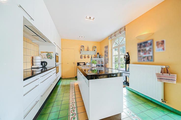 WEZEMBEEK-OPPEM VILLA 4 fronts (5 bedrooms/3 bathrooms).