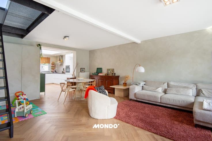 Ready-to-move-in semi-detached house with sunny west-facing