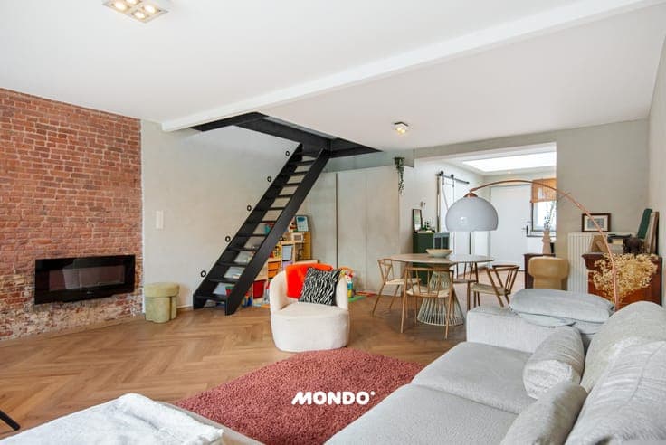 Ready-to-move-in semi-detached house with sunny west-facing