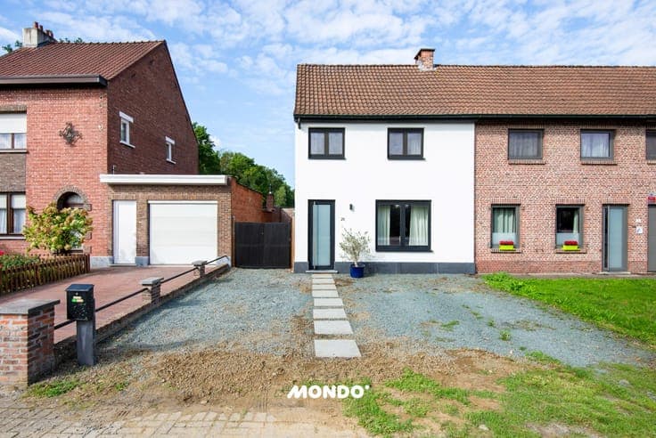 Ready-to-move-in semi-detached house with sunny west-facing