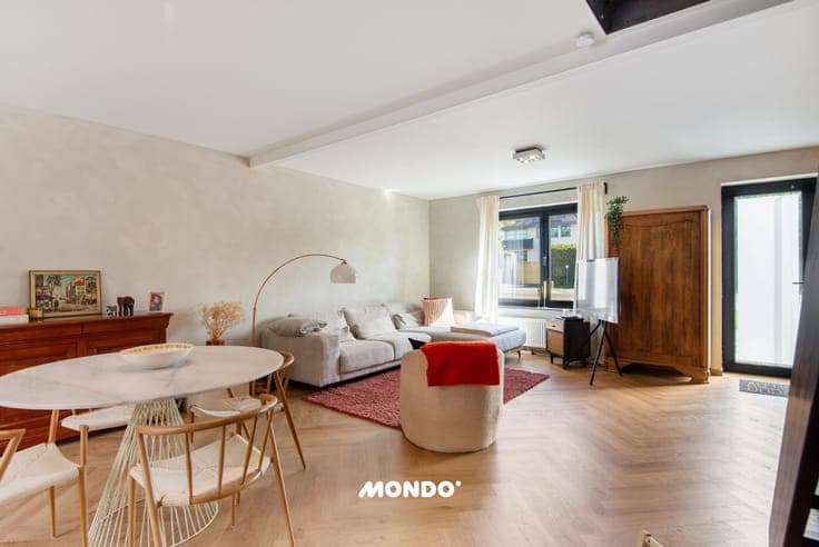 Ready-to-move-in semi-detached house with sunny west-facing