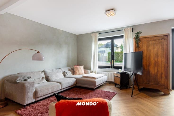 Ready-to-move-in semi-detached house with sunny west-facing