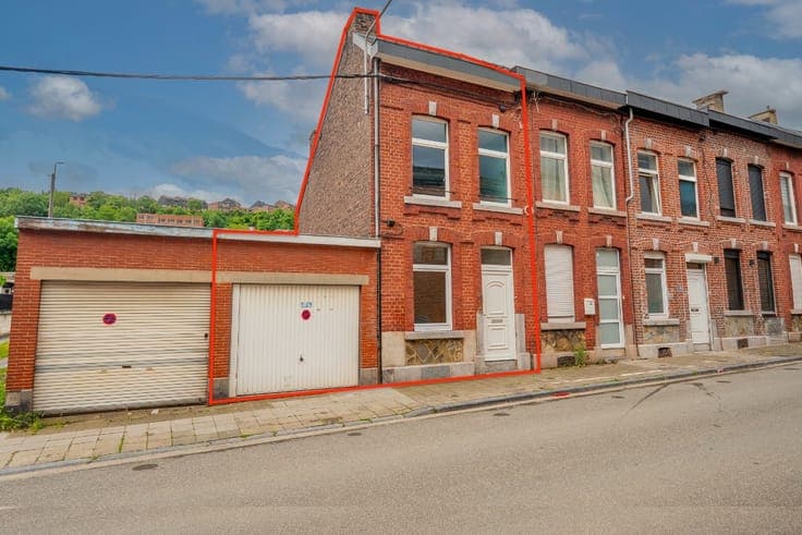 Charming 2-Bedroom House with Garage and Garden in Ougrée