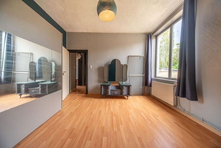 Maison 2F, 4ch, extérieur en ville et grenier aménageable -
