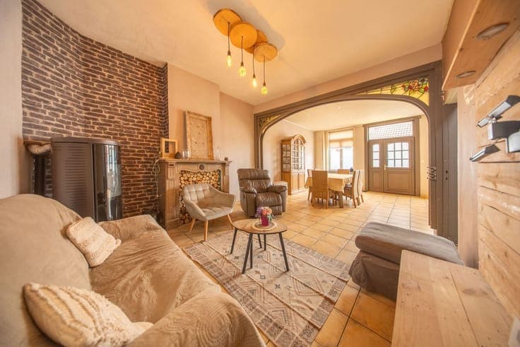 Maison 2F, 4ch, extérieur en ville et grenier aménageable -