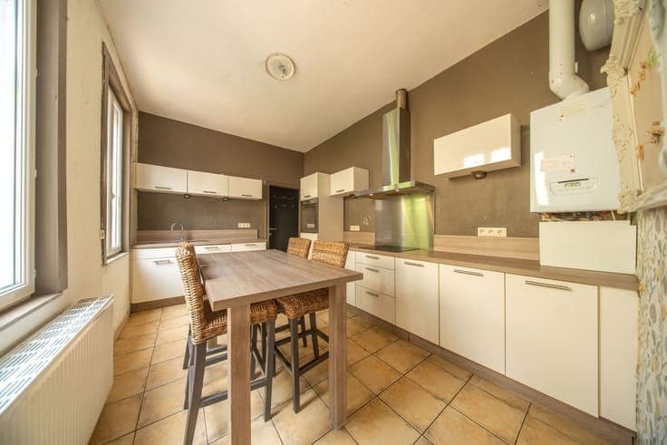 Maison 2F, 4ch, extérieur en ville et grenier aménageable -