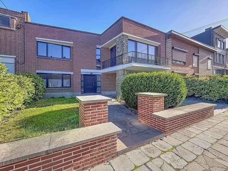 SUPERBE MAISON AVEC JARDIN ET GARAGE