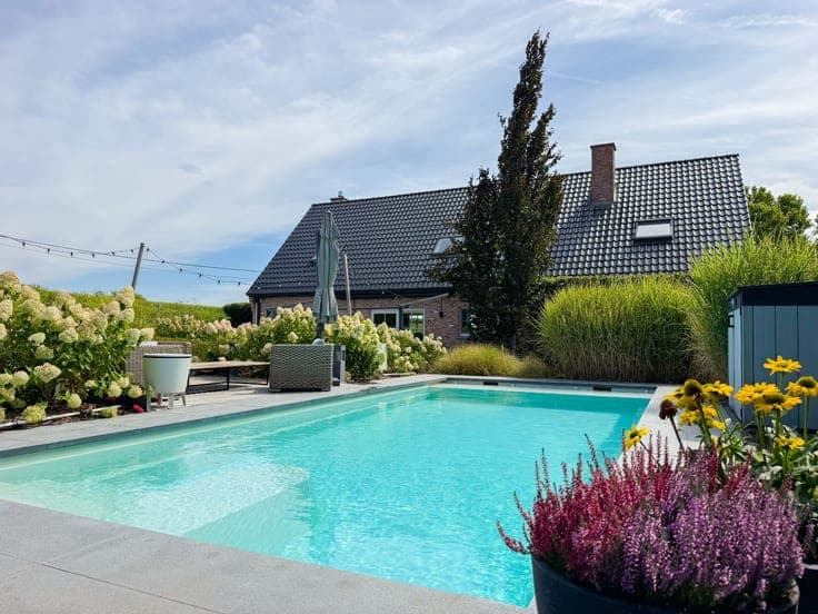 Te koop, Landelijke villa met verwarmd zwembad en weide o...