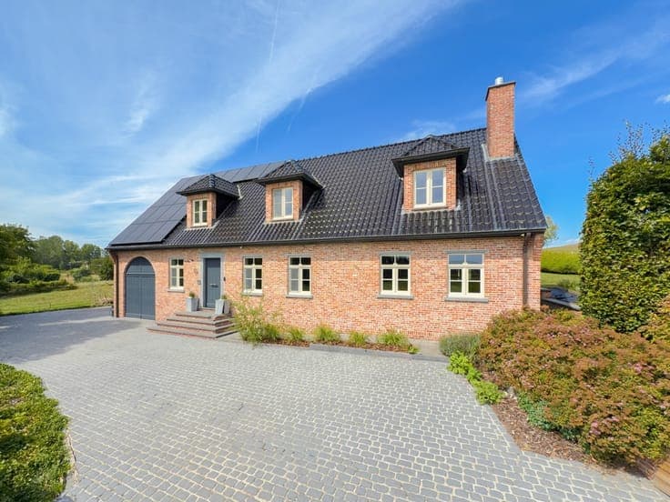 Te koop, Landelijke villa met verwarmd zwembad en weide o...