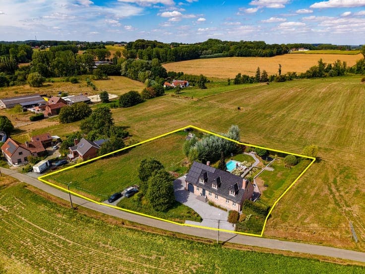 Te koop, Landelijke villa met verwarmd zwembad en weide o...
