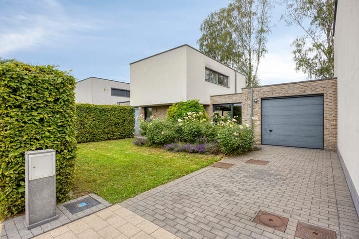 Ready to move in house with 3 bedrooms in the center of Diep