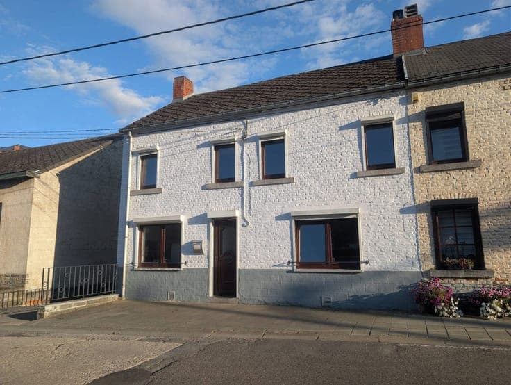 Maison 3 façades avec garage, atelier et jardin à Walcourt