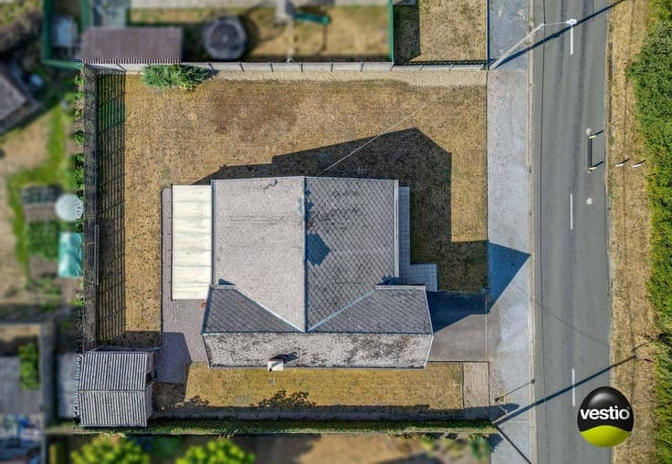 RUSTIG GELEGEN, TE RENOVEREN WONING TE STAL-KOERSEL