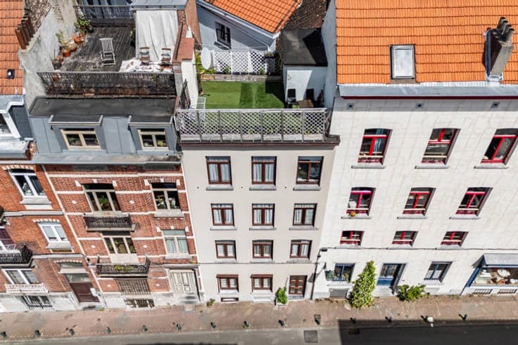 2-bedroom single-family house with rooftop terrace