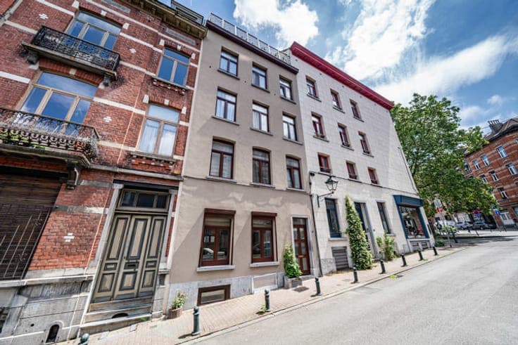 2-bedroom single-family house with rooftop terrace