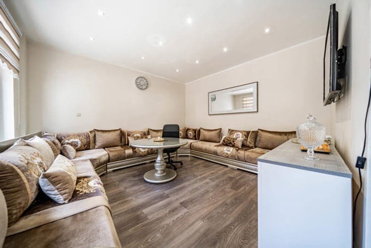 2-bedroom single-family house with rooftop terrace