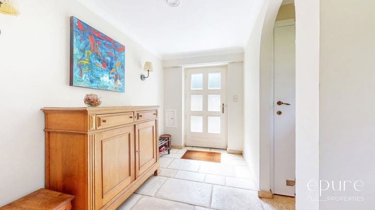 Chant d'Oiseau, 3-sided house, 4 BR + office. West garden 5a