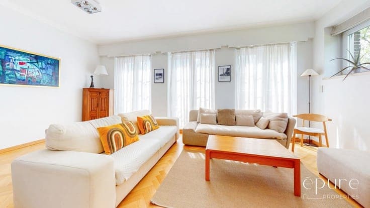 Chant d'Oiseau, 3-sided house, 4 BR + office. West garden 5a