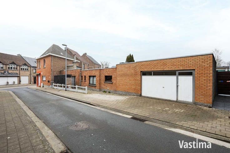 Uniek pand bestaande uit 2 woongelegenheden, garage en bu...