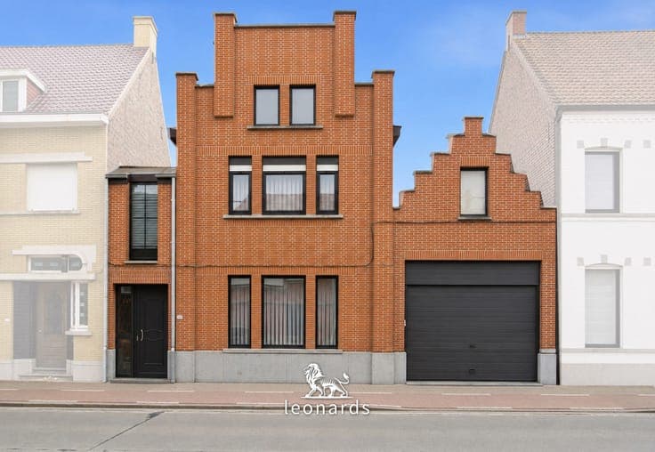 Property to refresh on a large plot in Beveren-Leie