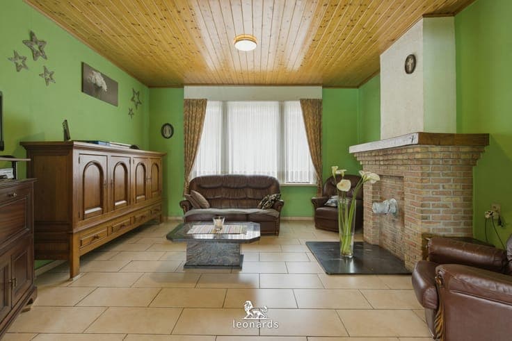 Property to refresh on a large plot in Beveren-Leie