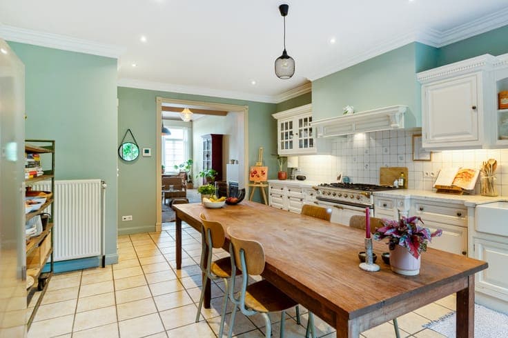 Characterful home with 4 bedrooms for sale in Temse