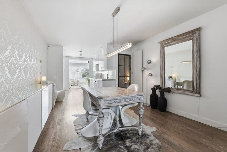PRACHTIGE STADSWONING MET GROTE GARAGE OP EEN TOPLOCATIE ...