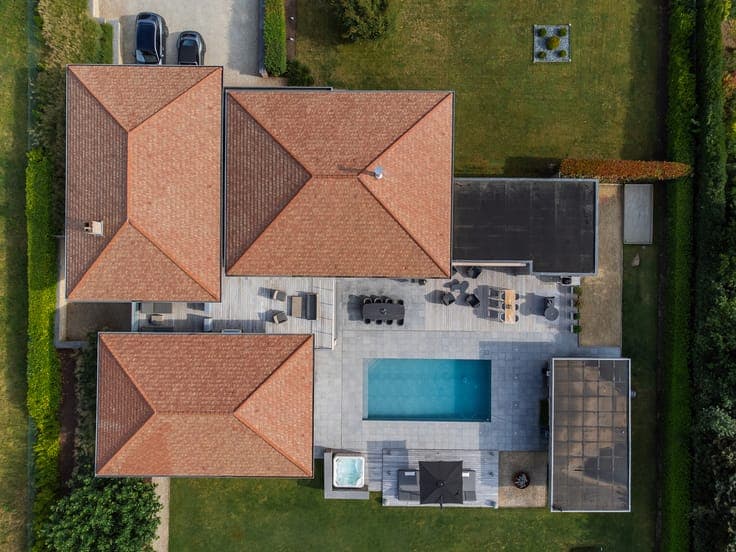 Experience ultimate luxury in a green haven in Enghien