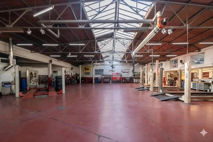 Incredible warehouse of 1,455 m² with a ceiling height of 4